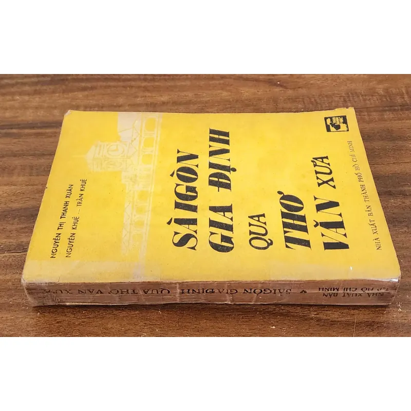 SÀI GÒN GIA ĐỊNH QUA THƠ VĂN XƯA (in 1987, 467 trang) 732170