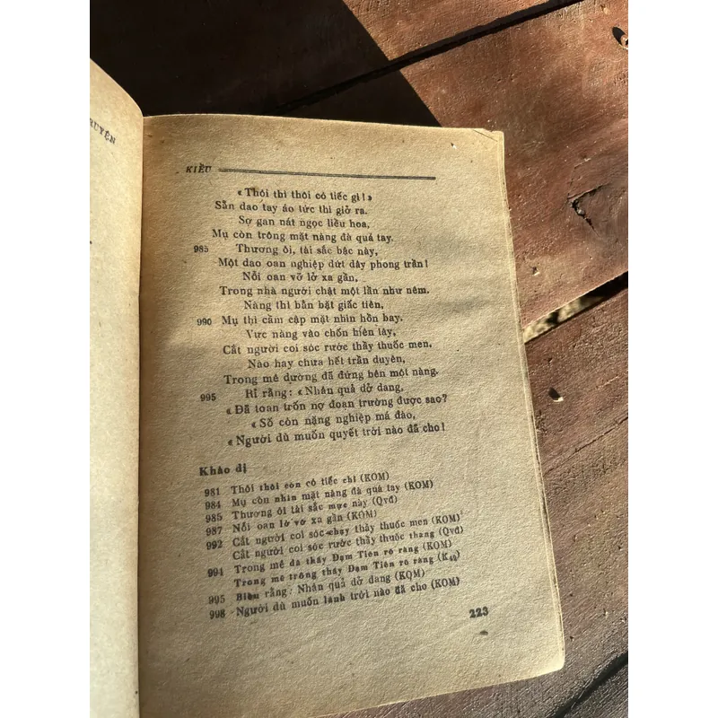 TRUYỆN KIỀU - NGUYỄN THẠCH GIANG KHẢO ĐÍNH VÀ CHỦ THÍCH (phụ bản in màu) 702056