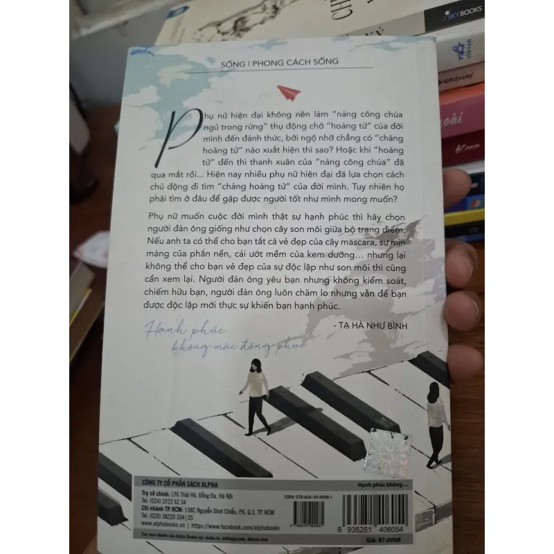 Sách Hạnh phúc không mặc đồng phục của Tạ Hà Như Bình mới 90% 783211