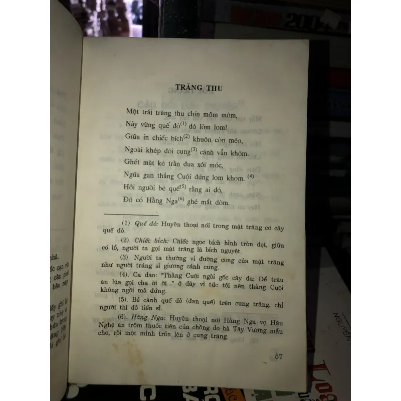 Hồ Xuân Hương thơ và đời  1001130