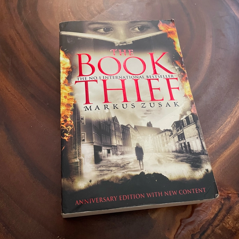 II English Book: The Book Thief - Markus Zusak - 2016  443036