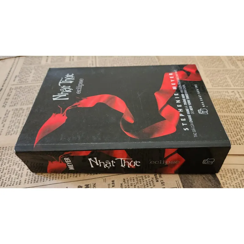Nữ nhà văn Stephenie Meyer

NXB TRẺ 2009: NHẬT THỰC 704297