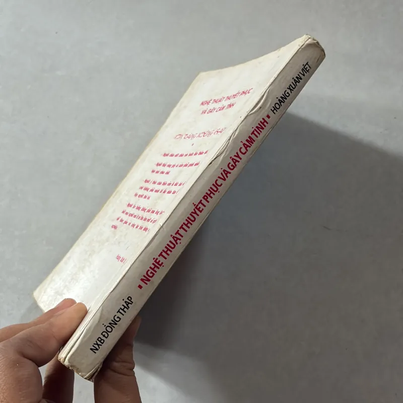 Nghệ thuật thuyết phục và gây cảm tình - Hoàng Xuân Việt 746934