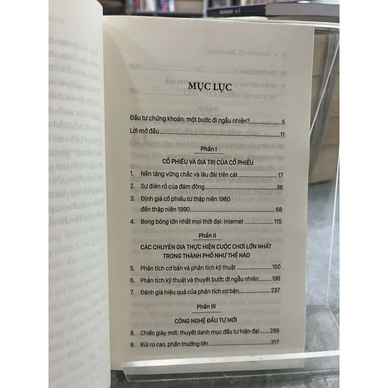 BƯỚC ĐI NGẪU NHIÊN TRÊN PHỐ WALL - THANH HUYỀN, THƯ TRANG 756218