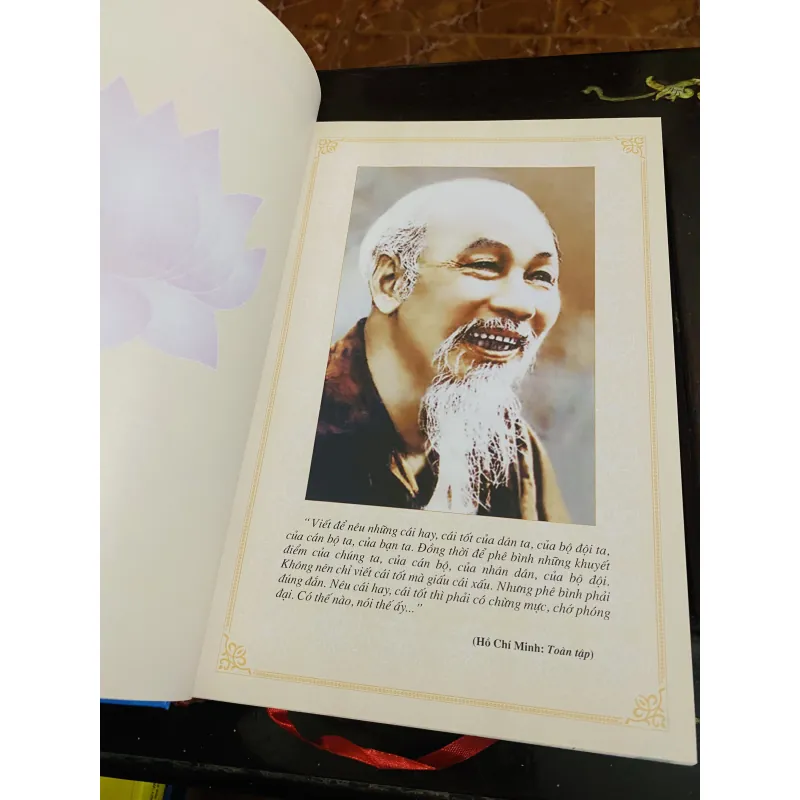 Bác Hồ với báo chí thủ đô Ánh sáng soi đường 974780