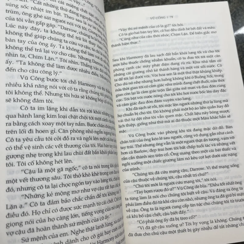 Đỏ trỗi dậy Pierce Brown 778023