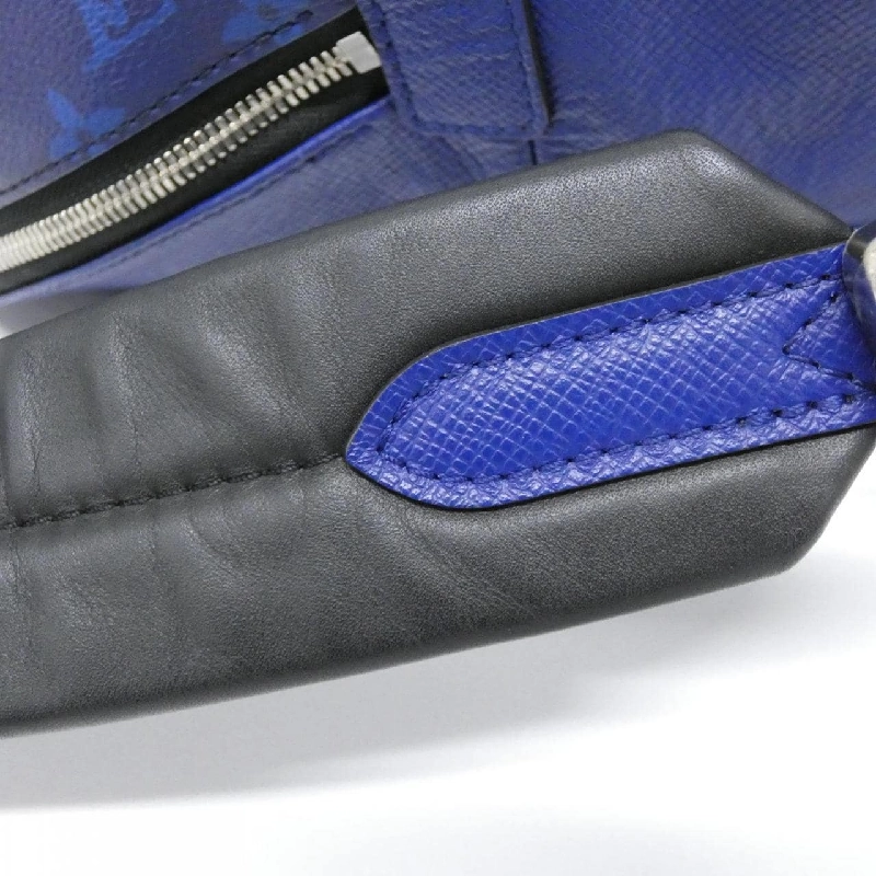 Ba lô Louis Vuitton Taiga Lama Discovery M30229 608943