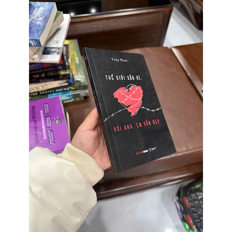 THẾ GIỚI XẤU XÍ, VỚI ANH EM VẪN ĐẸP – YANG PHAN- K3 1011304