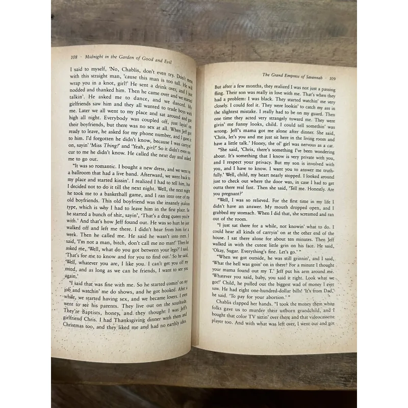 Midnight in the Garden of Good and Evil - John Berendt 734792