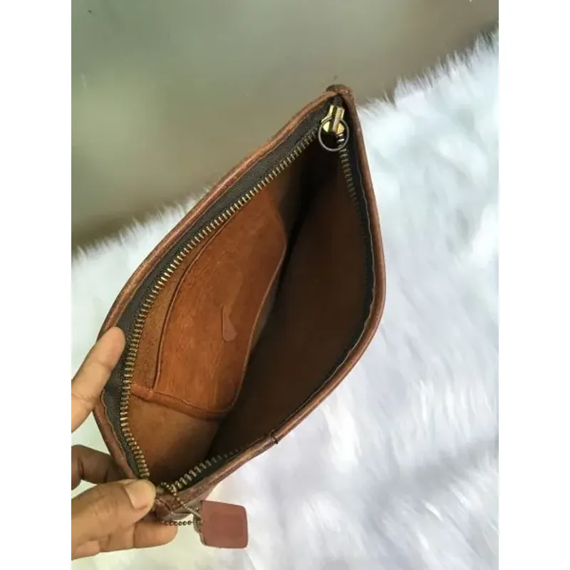 Túi loại cầm tay . COACH USA màu da bò 936341