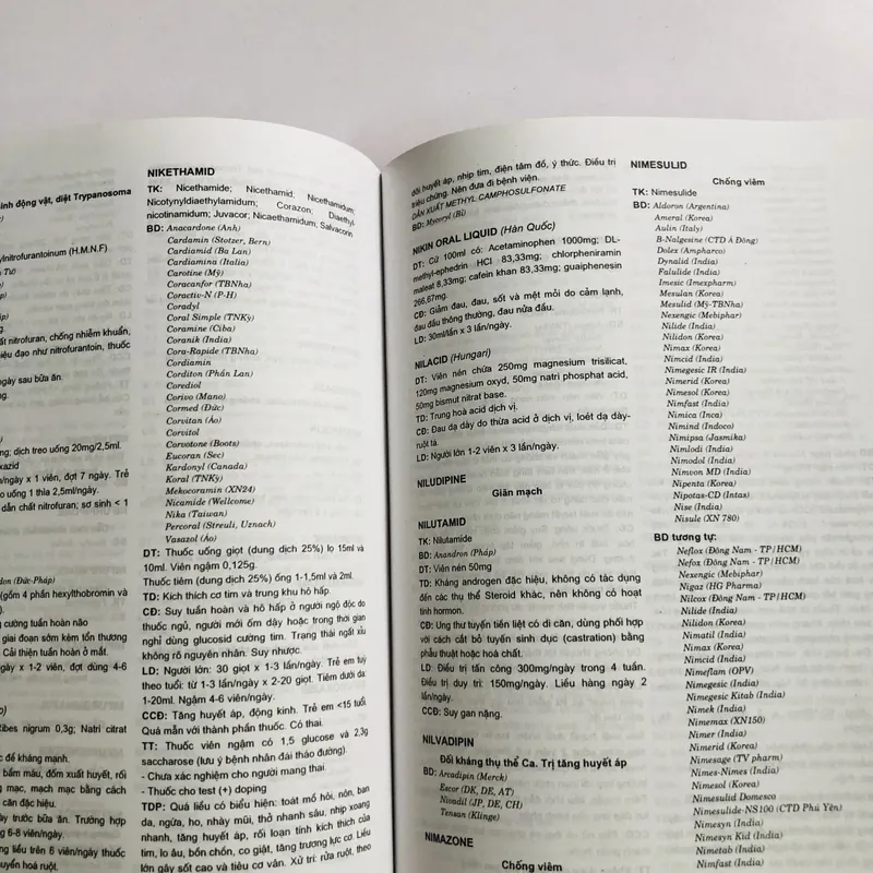 THUỐC VÀ CÁCH SỬ DỤNG (DSCKII Tào Duy Cần – DS Hoàng Trọng Quang) 714875