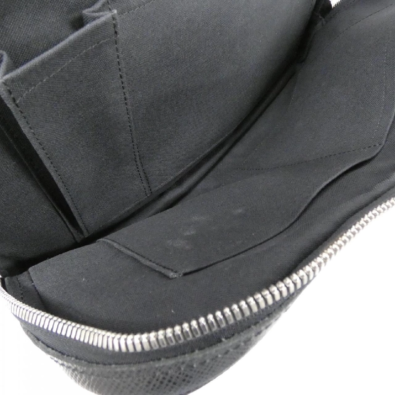 Túi Boston Louis Vuitton Taiga Nikolai M31132 614901