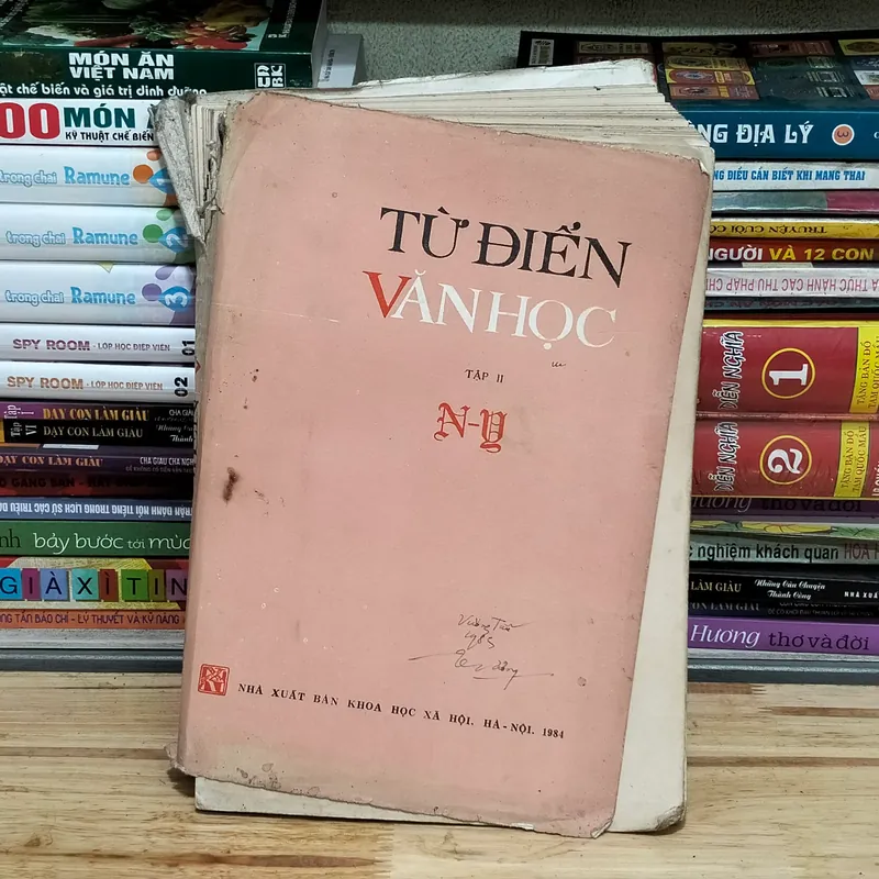 Từ điển văn học (sách cổ không tái bản) 577121
