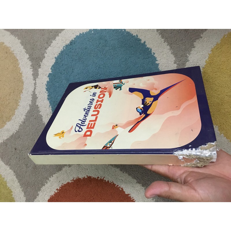 Adventures in DELUSION - bìa cứng, khổ to, giấy bồi cứng màu. 139351