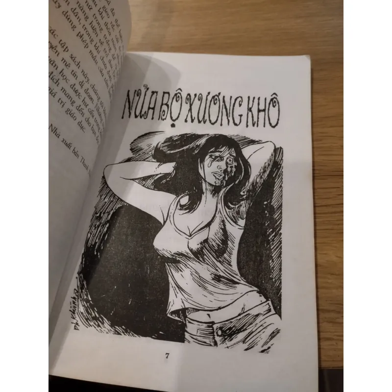 cuốn sách kinh dị Việt Nam có tiêu đề "Nửa Bộ Xương Khô"  1032174