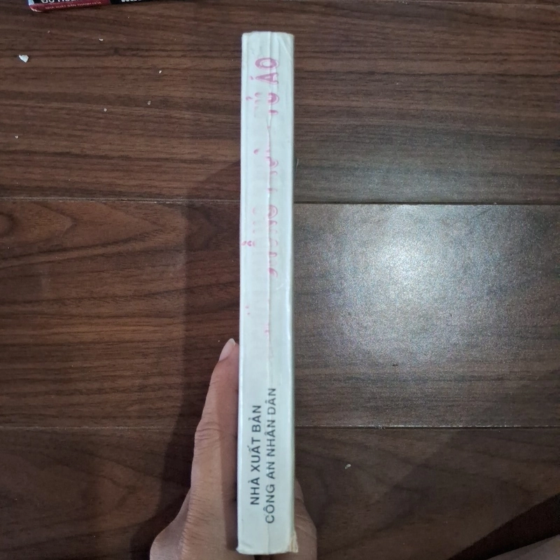 Người chồng trong tủ áo  526271