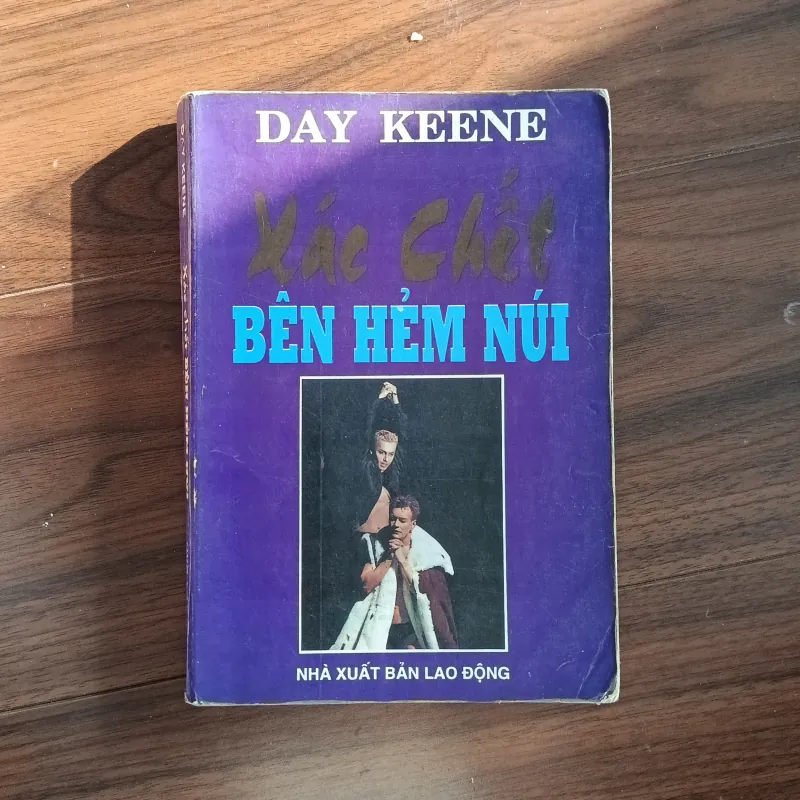 Xác chết bên hẻm núi 760327