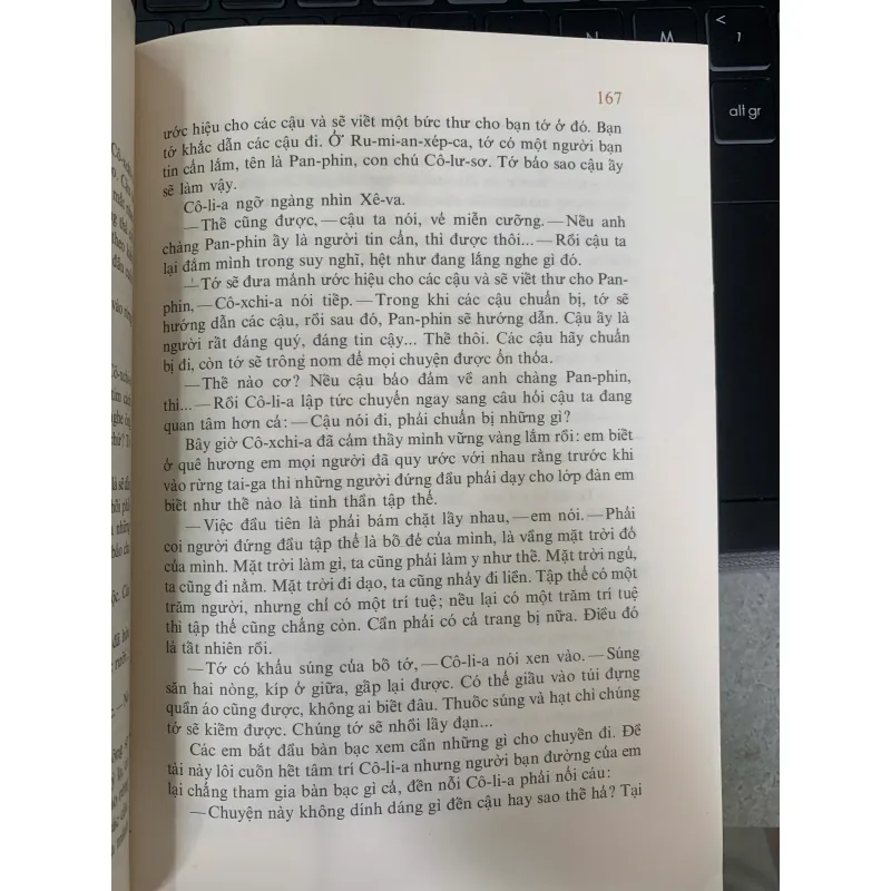 CÔ-XCHI-A LÙN TÁC GIẢ: I-ỐT-XÍP LÍCH-XTA-NỐP 1000388