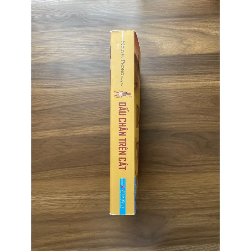 Dấu chân trên cát - Nguyên Phong 990045