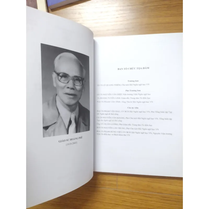 Sách: Giáo sư Hoàng Phê với Tiếng Việt và chuẩn hoá Tiếng Việt - Viện ngôn ngữ học 736857