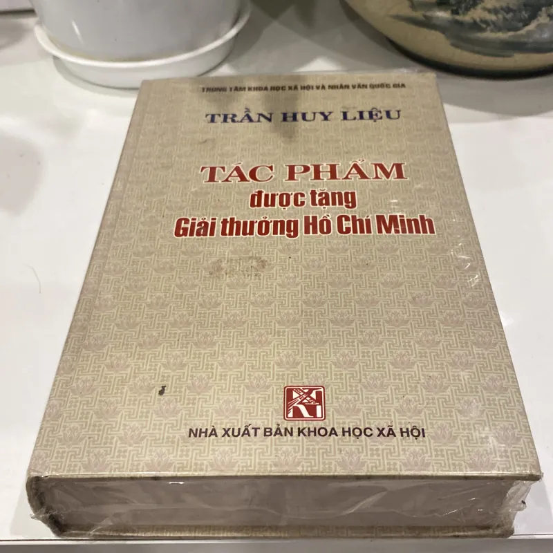 TRẦN HUY LIỆU TPĐTGTHCM: LỊCH SỬ TÁM MƯƠI NĂM CHỐNG PHÁP, nguyên seal (XB 2003) 990910