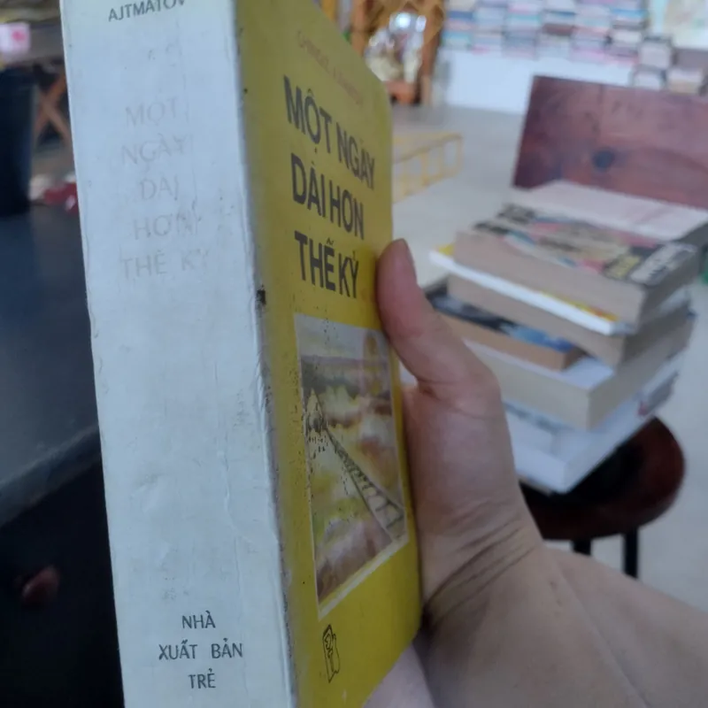 Một ngày dài hơn thế kỷ" của nhà văn Chinghiz Aitmatov 563592