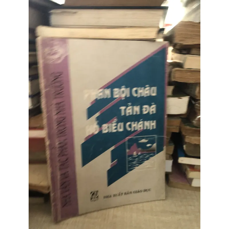 Nhà văn và tác phẩm trong nhà trường 995242