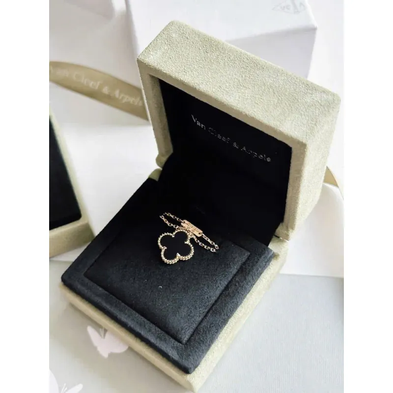 Dây chuyền nữ Van Cleef & Arpels hình cây bồ công anh màu đen 1024428