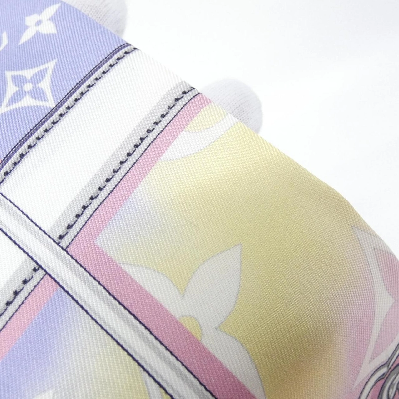 Khăn quàng Louis Vuitton Bandou Confidential LV Escale M76186 625239