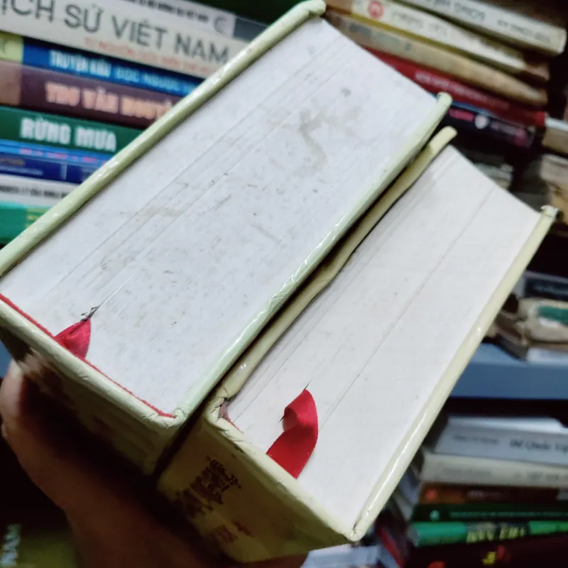 Tranh luận văn nghệ  604664