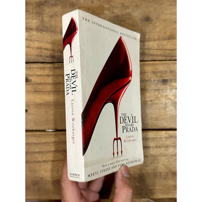 The Devil Wears Prada - Lauren Weisberger (Bìa 2) 752899