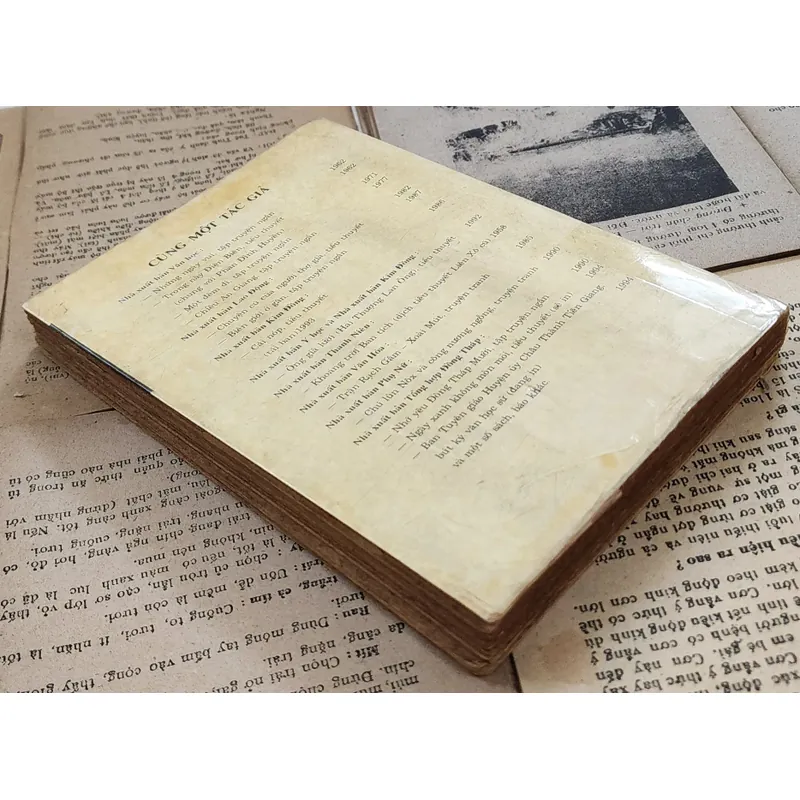 Tiểu thuyết của Lê Khánh: Ngày xanh không mòn mỏi 707716