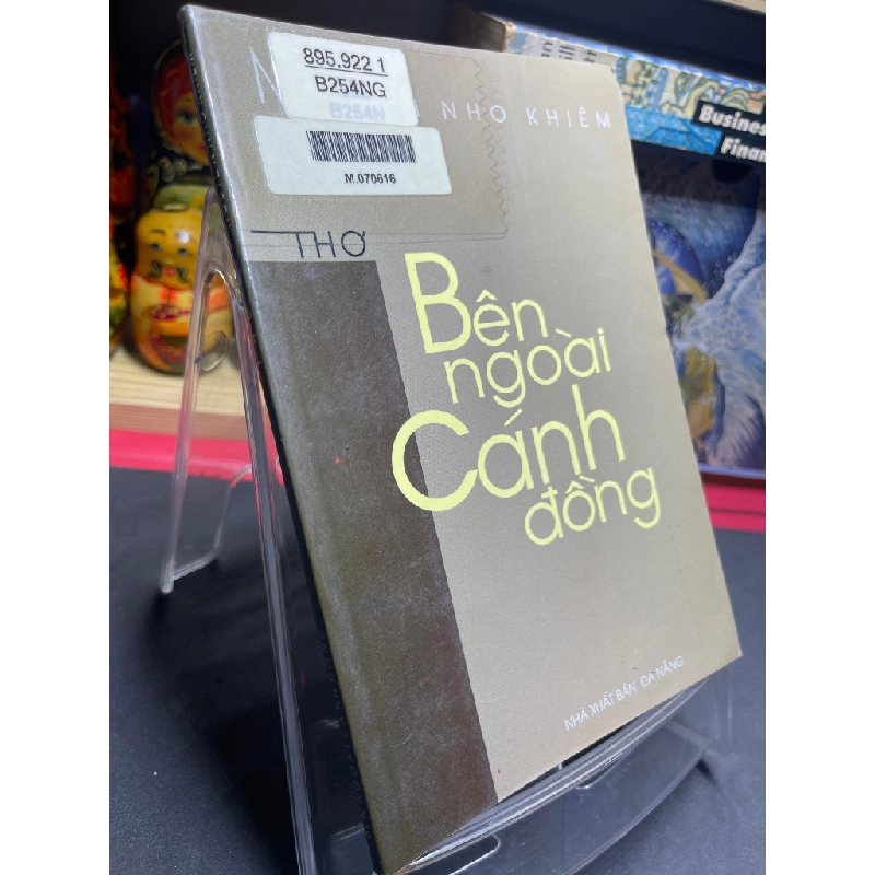 Bên ngoài cánh đồng 2003 mới 75% bẩn nhẹ Nguyễn Nho Khiêm HPB0906 SÁCH VĂN HỌC 350051