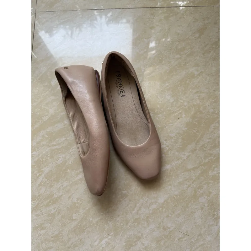 Hiệu FRANKIE size 38 tặng bạn 696477