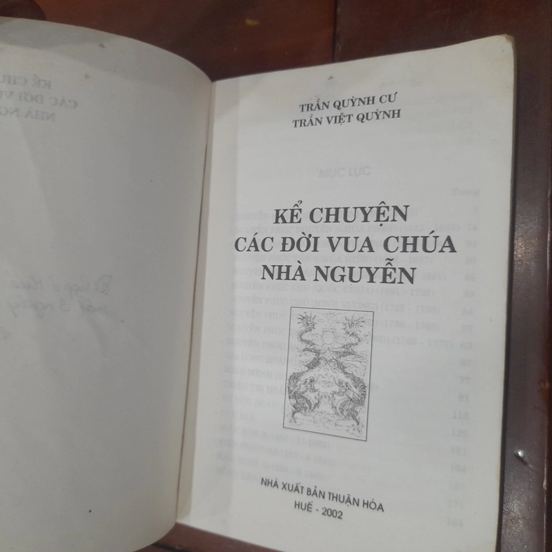 Trần Quỳnh Cư, Trần Việt Quỳnh - KỂ CHUYỆN CÁC ĐỜI VUA CHÚA NHÀ NGUYỄN 548247