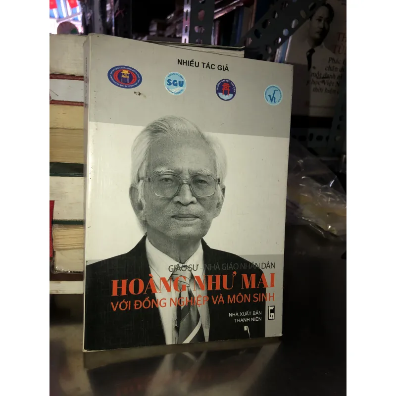 Giáo sư - Nhà giáo nhân dân Hoàng Như Mai với đồng nghiệp và môn sinh 762518