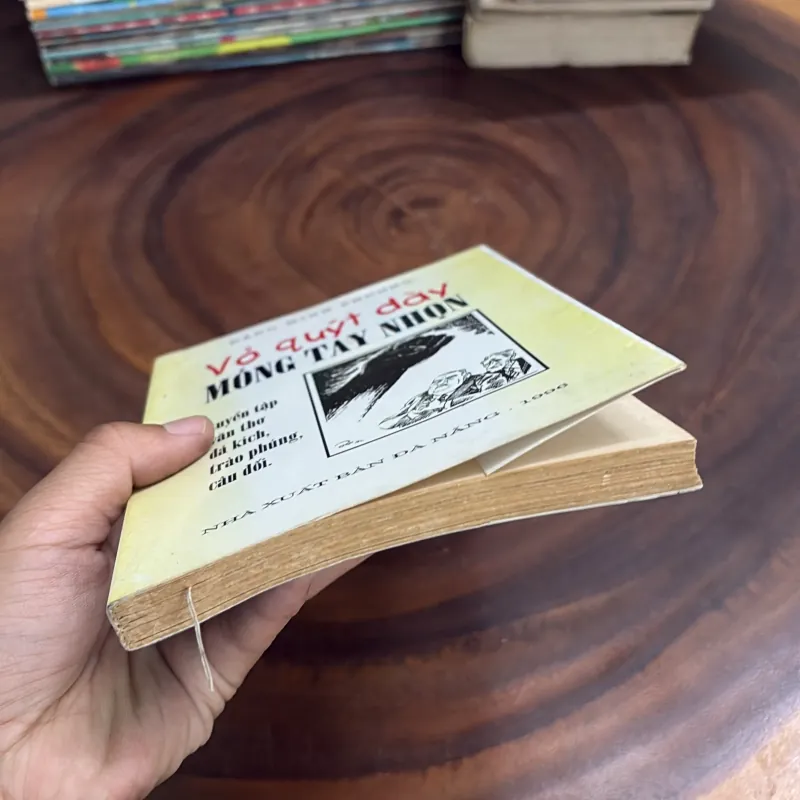 II Văn Thơ Đả Kích, Trào Phúng, Câu Đối: Vỏ Quýt Dày, Móng Tay Nhọn - Đặng Minh Phương 999187