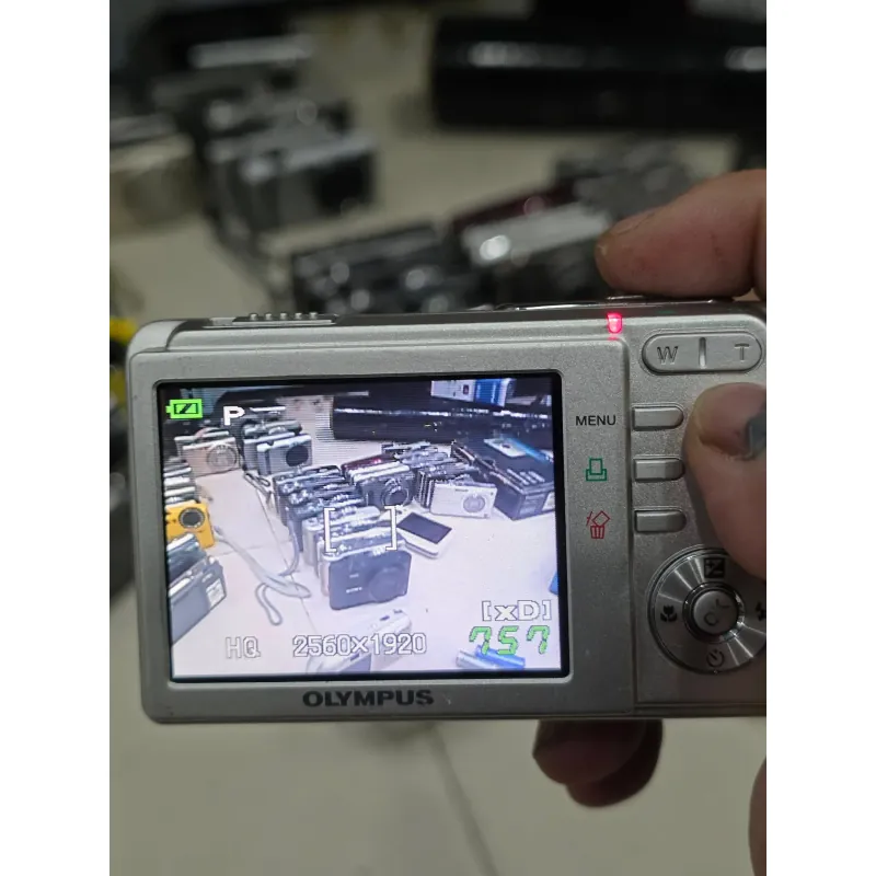 Máy ảnh compact Olympus Fe150 màu sám bạc (dùng tốt) 701140