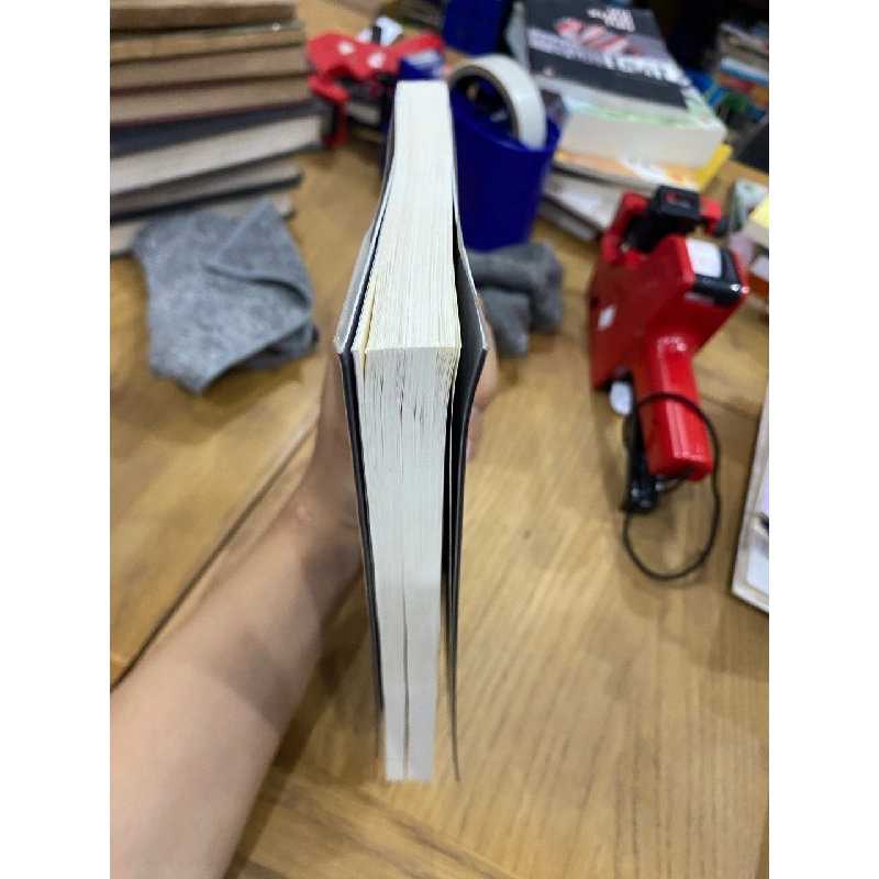 Từ vô hình đến hữu hình : khám phá thế giới diệu kỳ của các loại vật chất - Mark Miodownik 531771