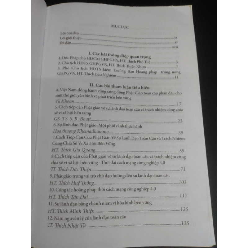 Cách tiếp cận của Phật Giáo về sự lãnh đạo toàn cầu và trách nhiệm cùng chia sẻ vì xã hội bền vững mới 70% bẩn bìa, ố, ẩm góc sách, tróc bìa, tróc gáy 2019 HCM2811 Thích Nhật Từ & Thích Đức Thiện TÂM LINH - TÔN GIÁO - THIỀN 921787