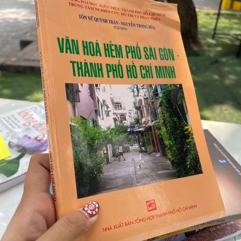 VĂN HOÁ HẺM PHỐ SÀI GÒN - THÀNH PHỐ HỒ CHÍ MINH - TÔN NỮ QUỲNH TRÂN, NGUYỄN TRỌNG HOÀ  1021508