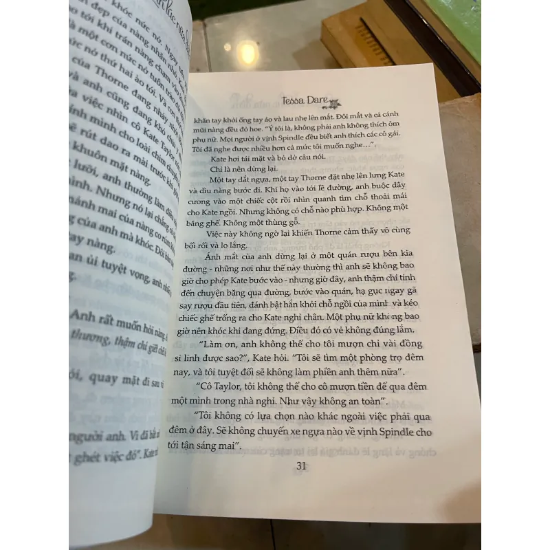 CHUYỆN TÌNH LÚC NỬA ĐÊM - TESSA DARE  1009523