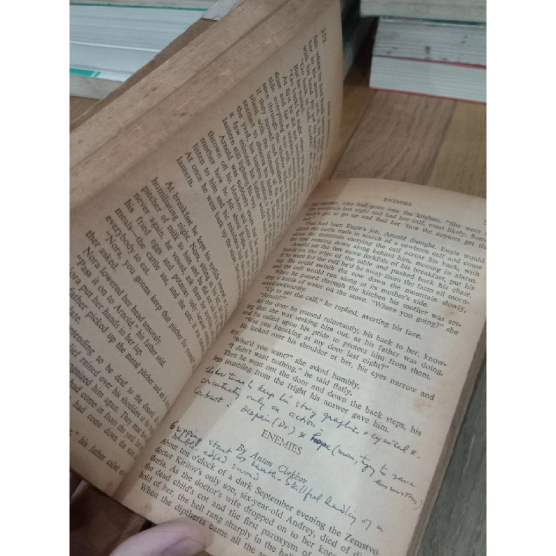 Points of view: An anthology of short stories - Edited by James Moffett and Kenneth R. McElheny 736398