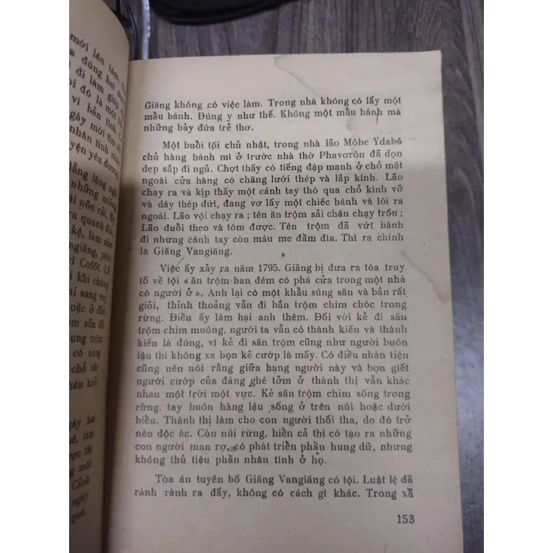 Sách: Những người khốn khổ (Trọn bộ 4 tập) - Victor Hugo (A2) 583731