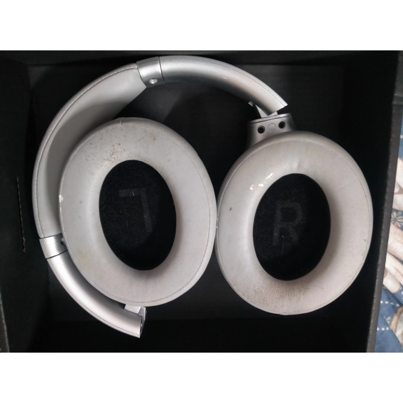 Tai nghe màu xám  531832