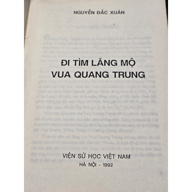 Đi tìm lăng mộ vua Quang Trung. 445542