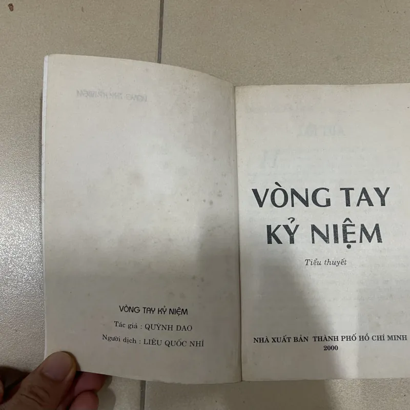 Vòng tay kỷ niệm - Quỳnh Dao (c47) 938646
