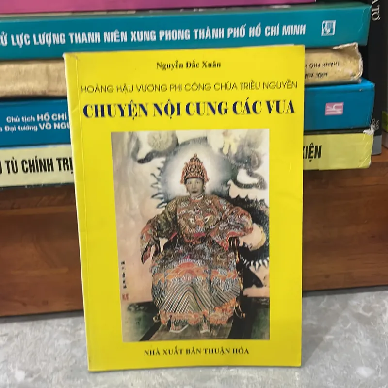 Chuyện nội cung các nhà vua 698218