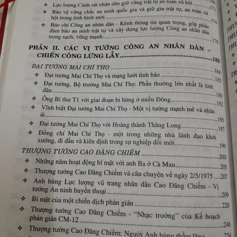 Các vị tướng CÔNG AN NHÂN DÂN- Khí phách và Những chiến công. Bs. Quý Long & Kim Thư 788597