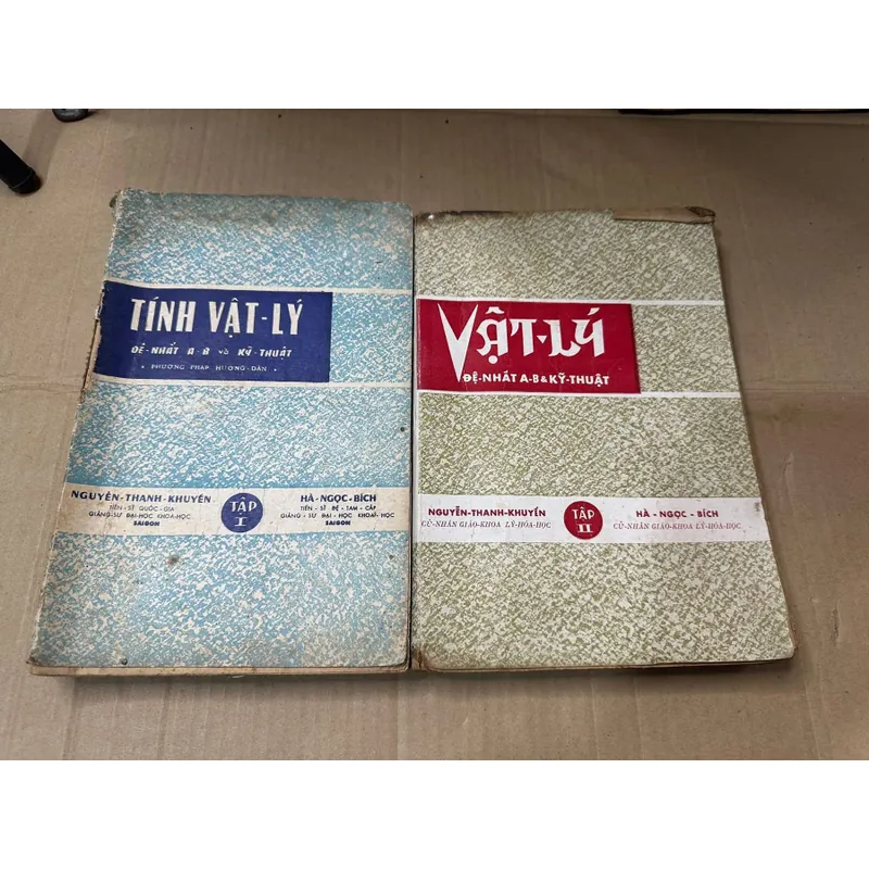 Sách vật lý 730424